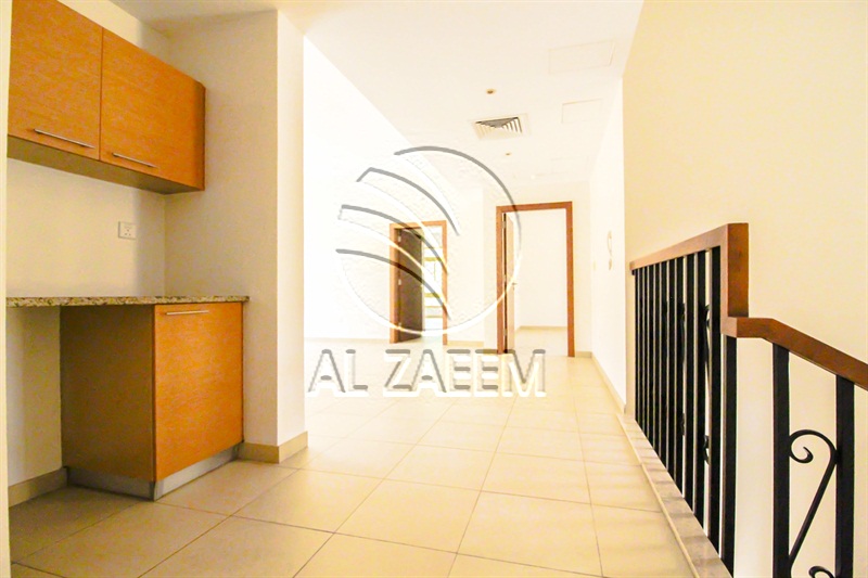 VACANT! Spacious Layout | Double row middle