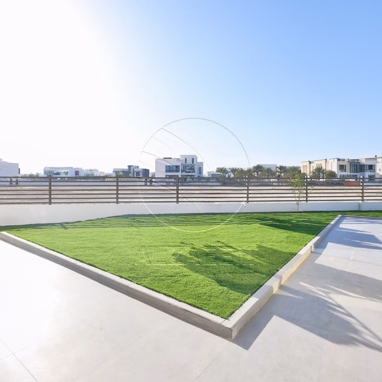 √ Single Row End | High Ceiling | Luxury Living √