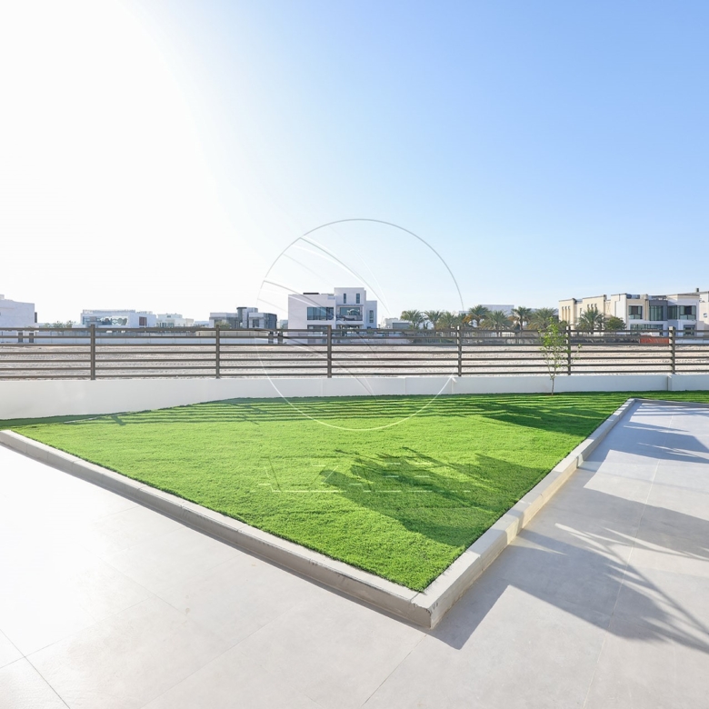 √ Single Row End | High Ceiling | Luxury Living √