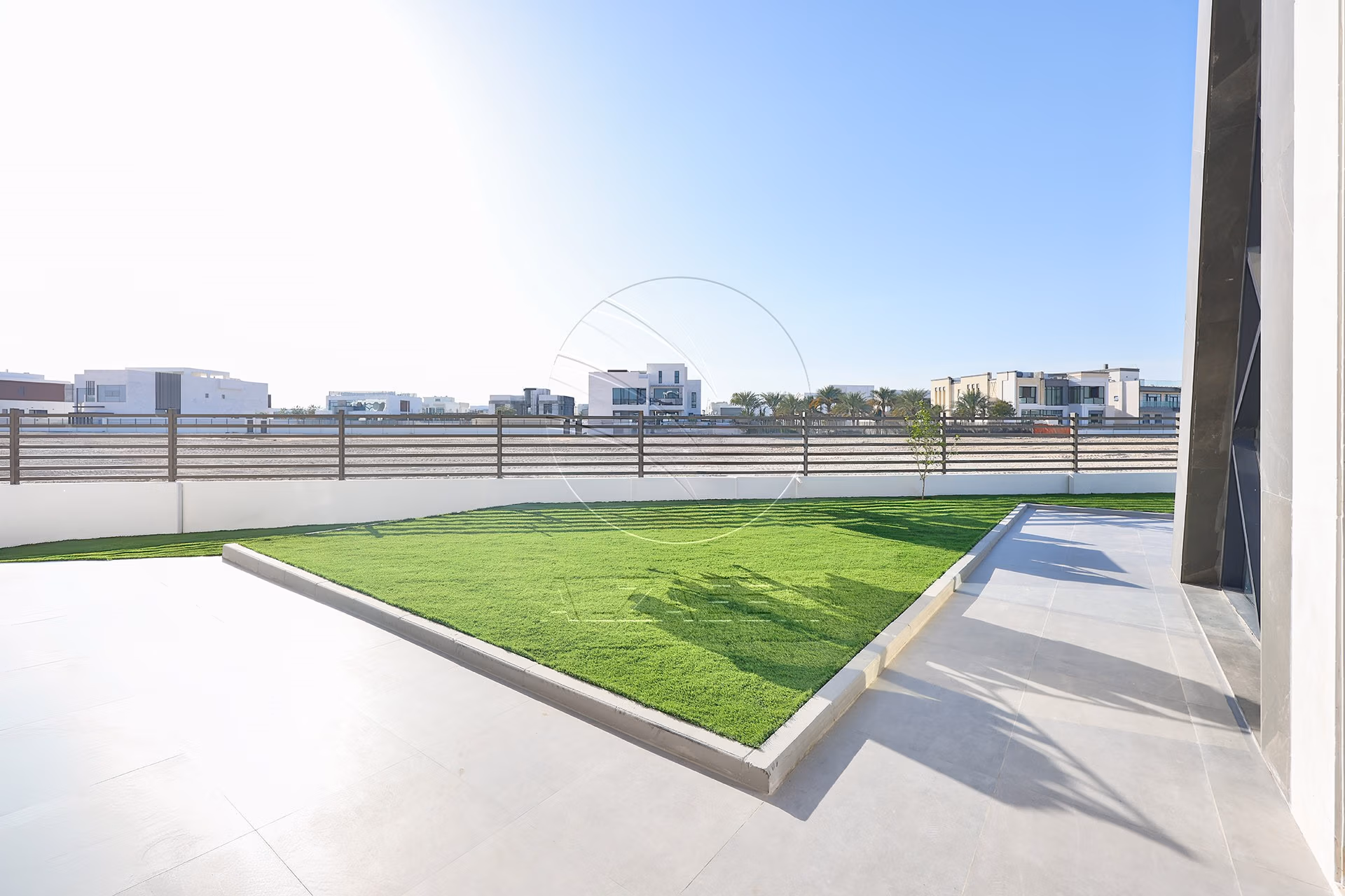 √ Single Row End | High Ceiling | Luxury Living √