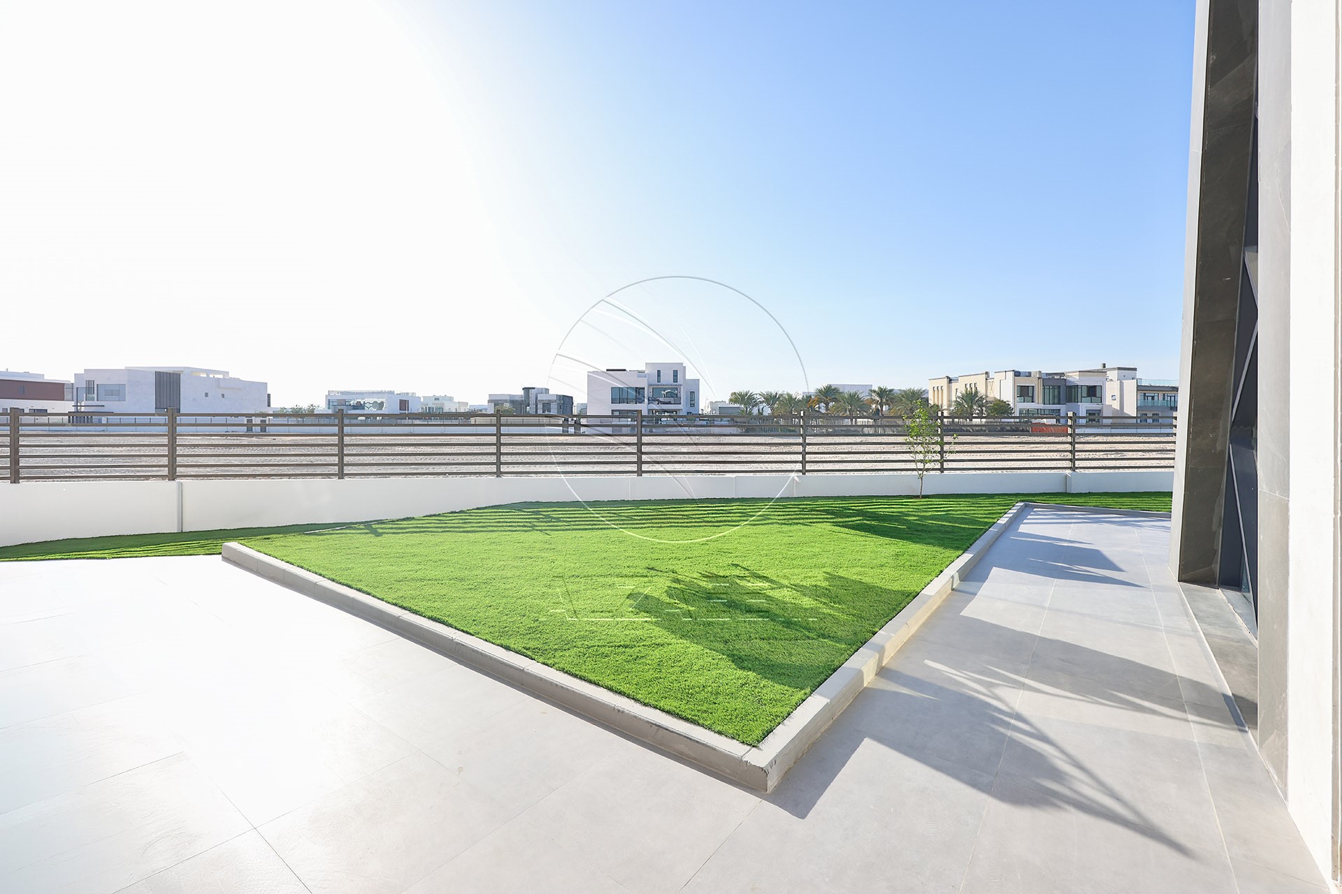 √ Single Row End | High Ceiling | Luxury Living √
