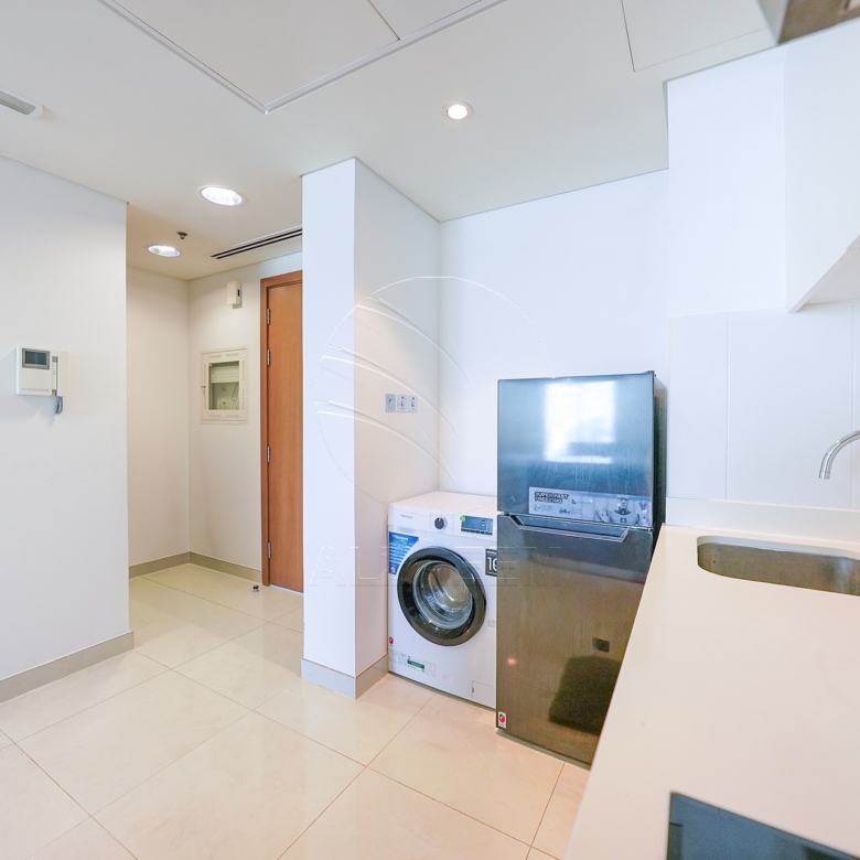 √ EXCLUSIVE + VACANT! Elegantly Furnished Studio √