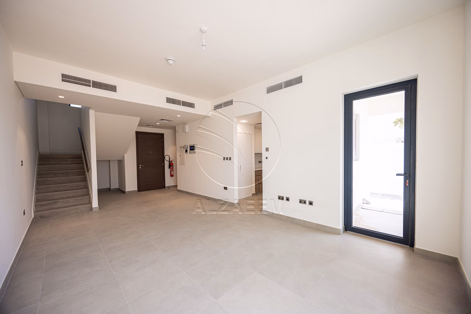 √VACANT| New Family Home | End Unit√
