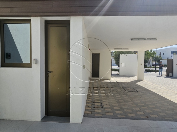 Stunning Location | 4BR+M+D | Vacant Soon!