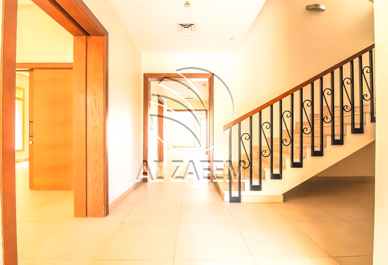VACANT! Spacious Layout | Double row middle