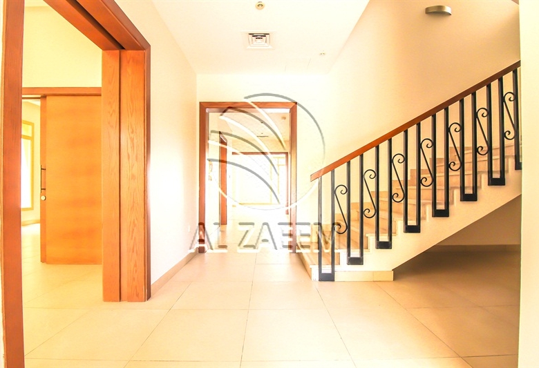 VACANT! Spacious Layout | Double row middle