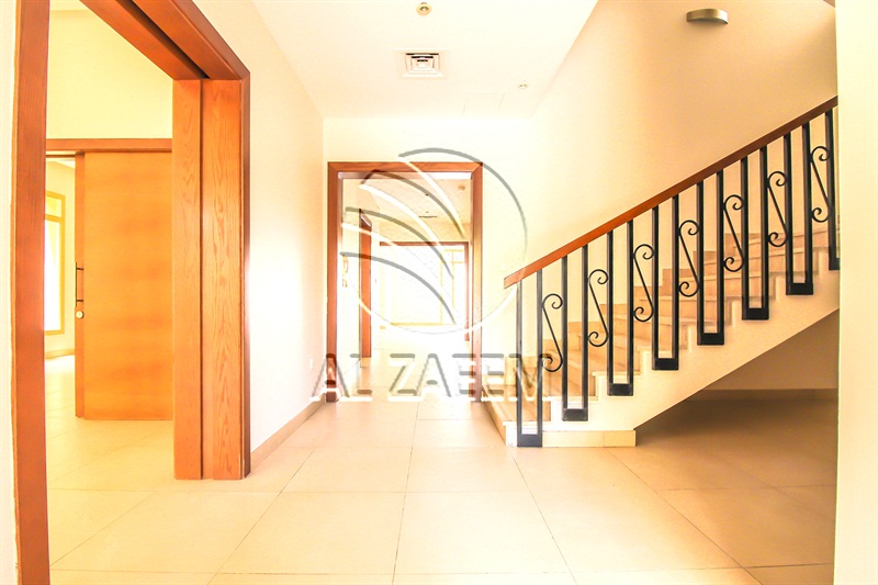 VACANT! Spacious Layout | Double row middle