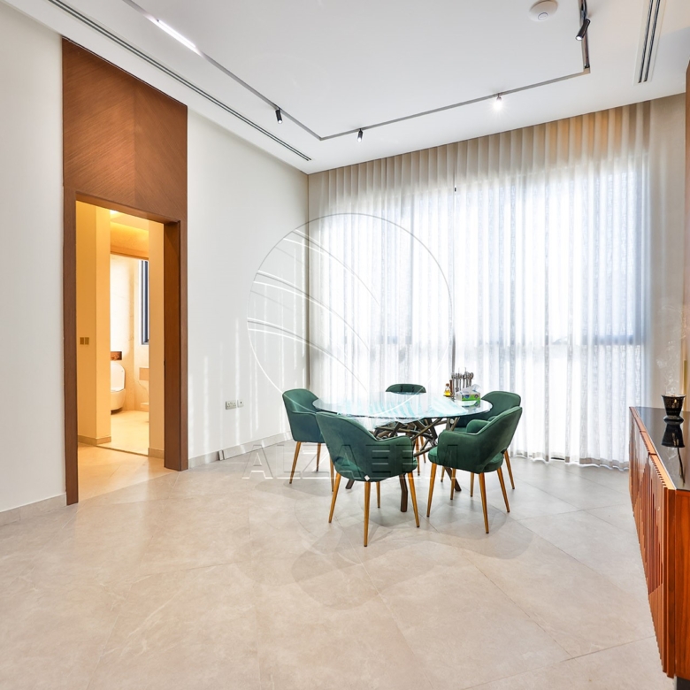 √ Single Row End | High Ceiling | Luxury Living √