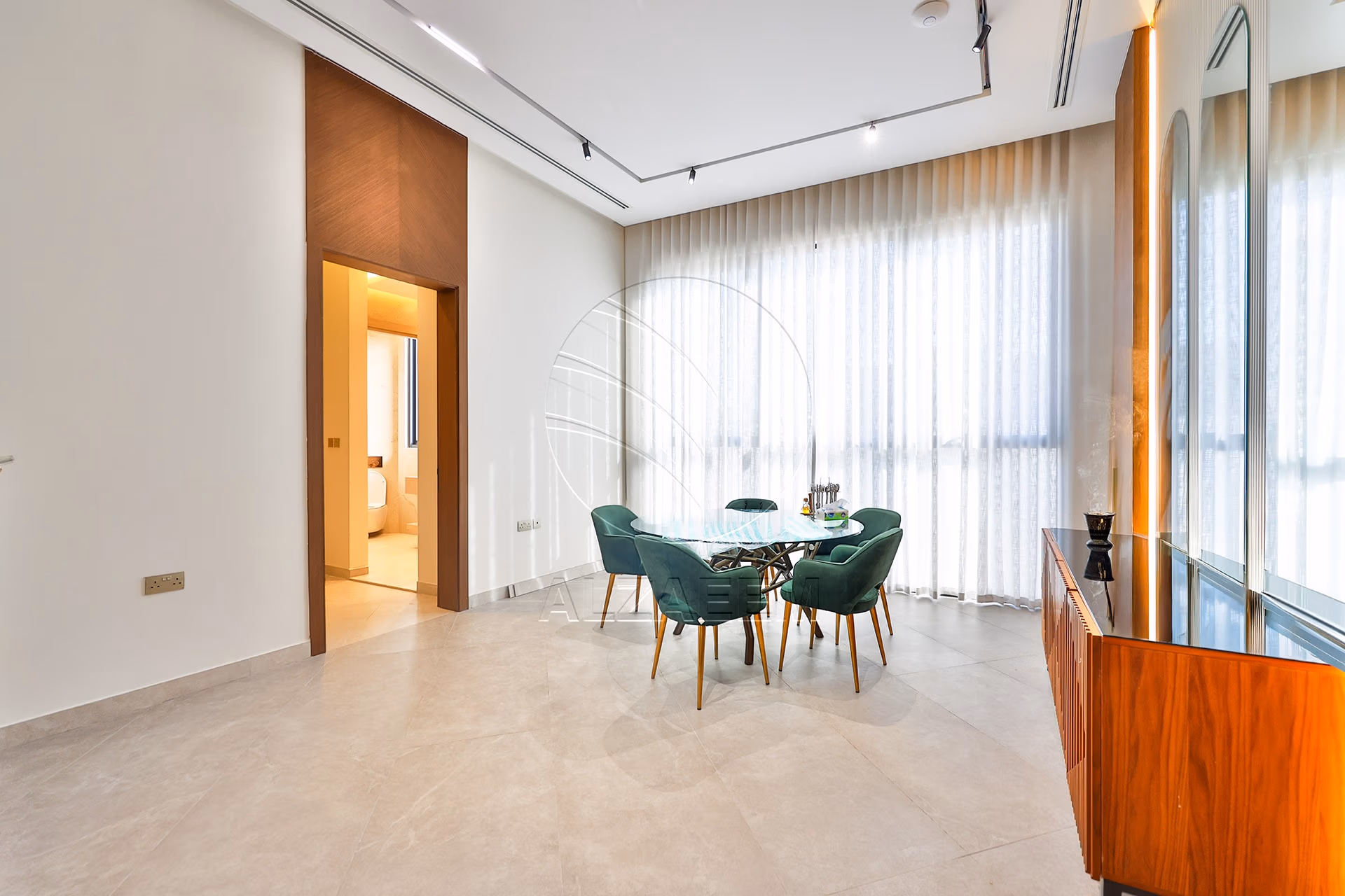 √ Single Row End | High Ceiling | Luxury Living √