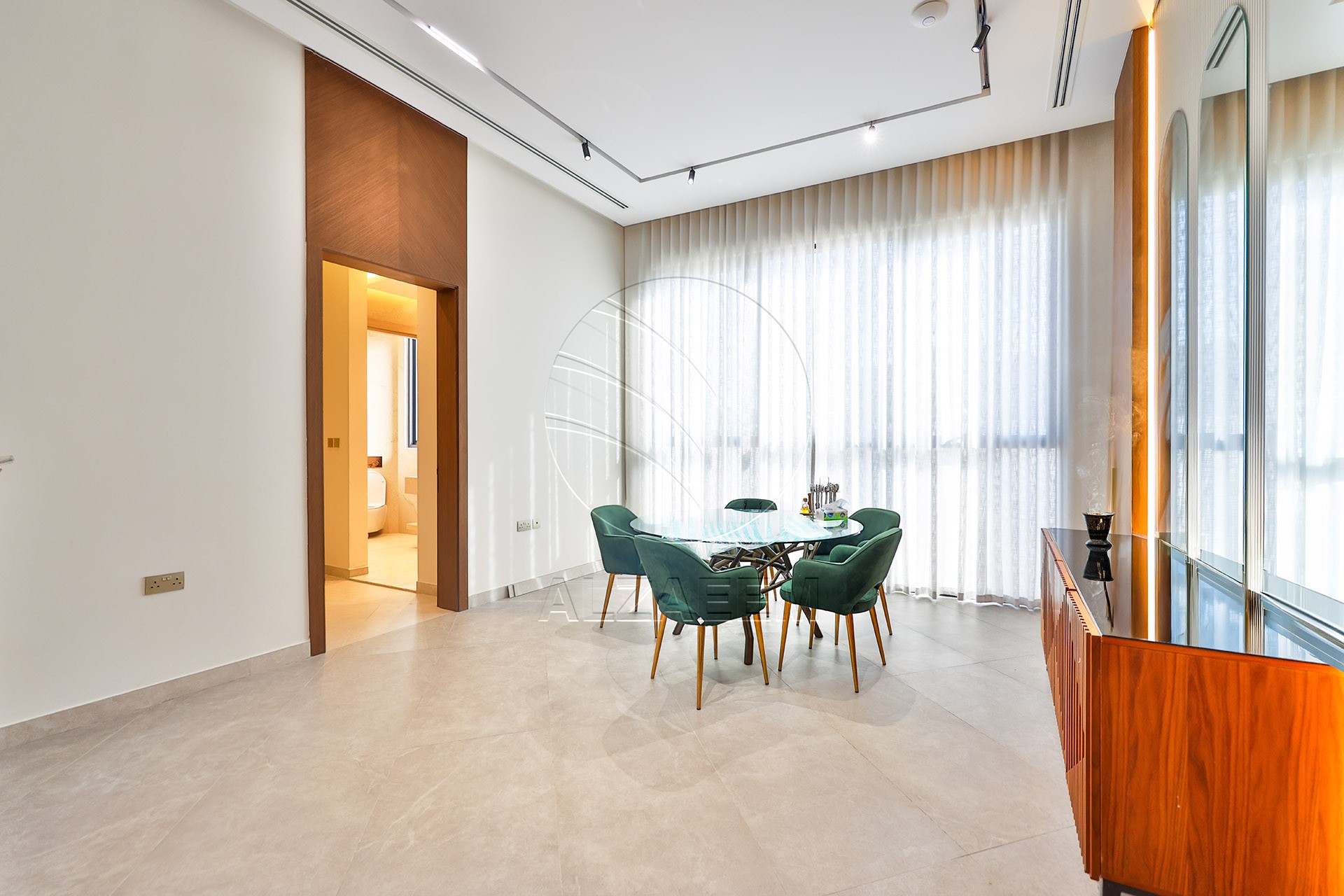 √ Single Row End | High Ceiling | Luxury Living √