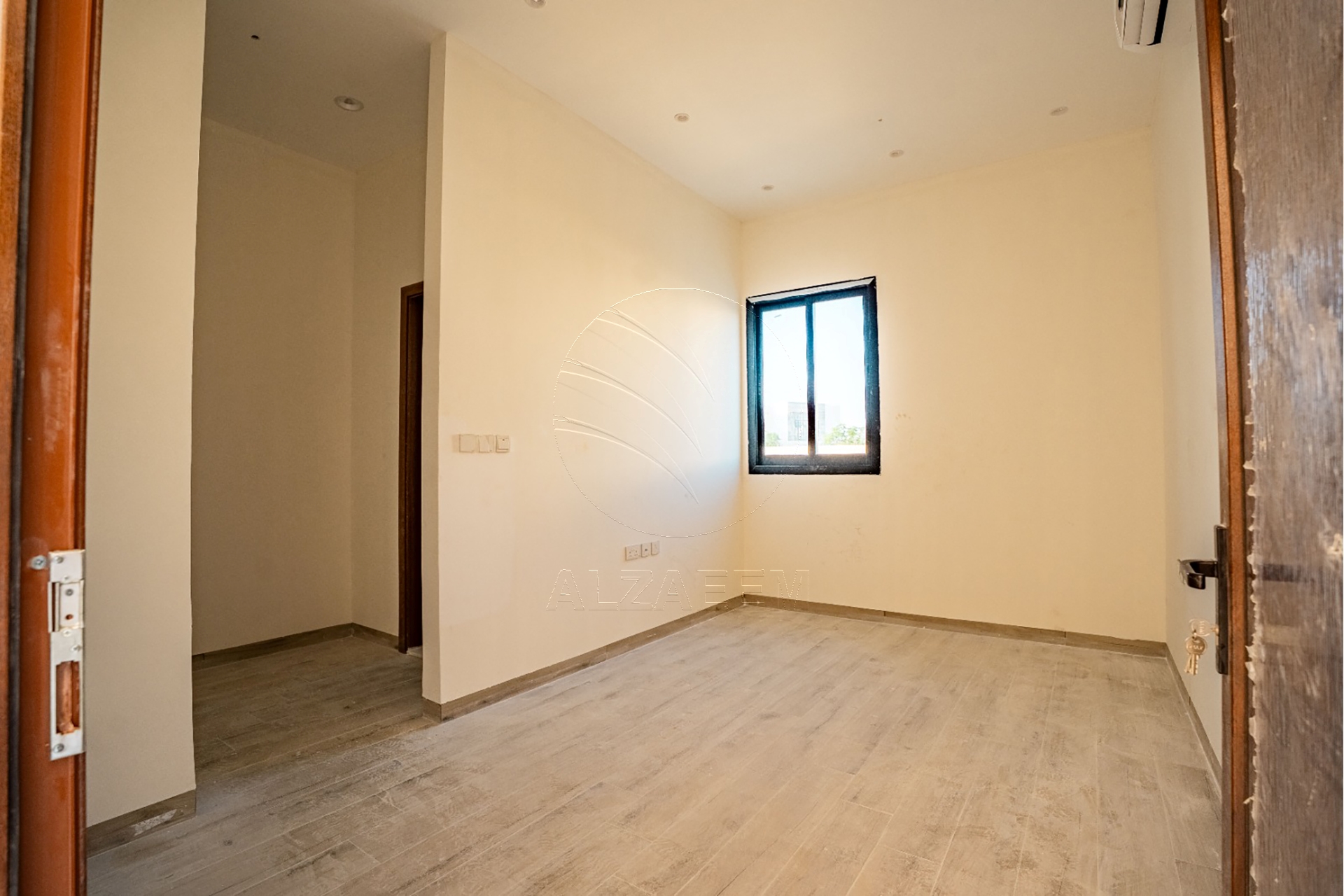 √Single Row l Landscaped l 2Y Maintenance free√