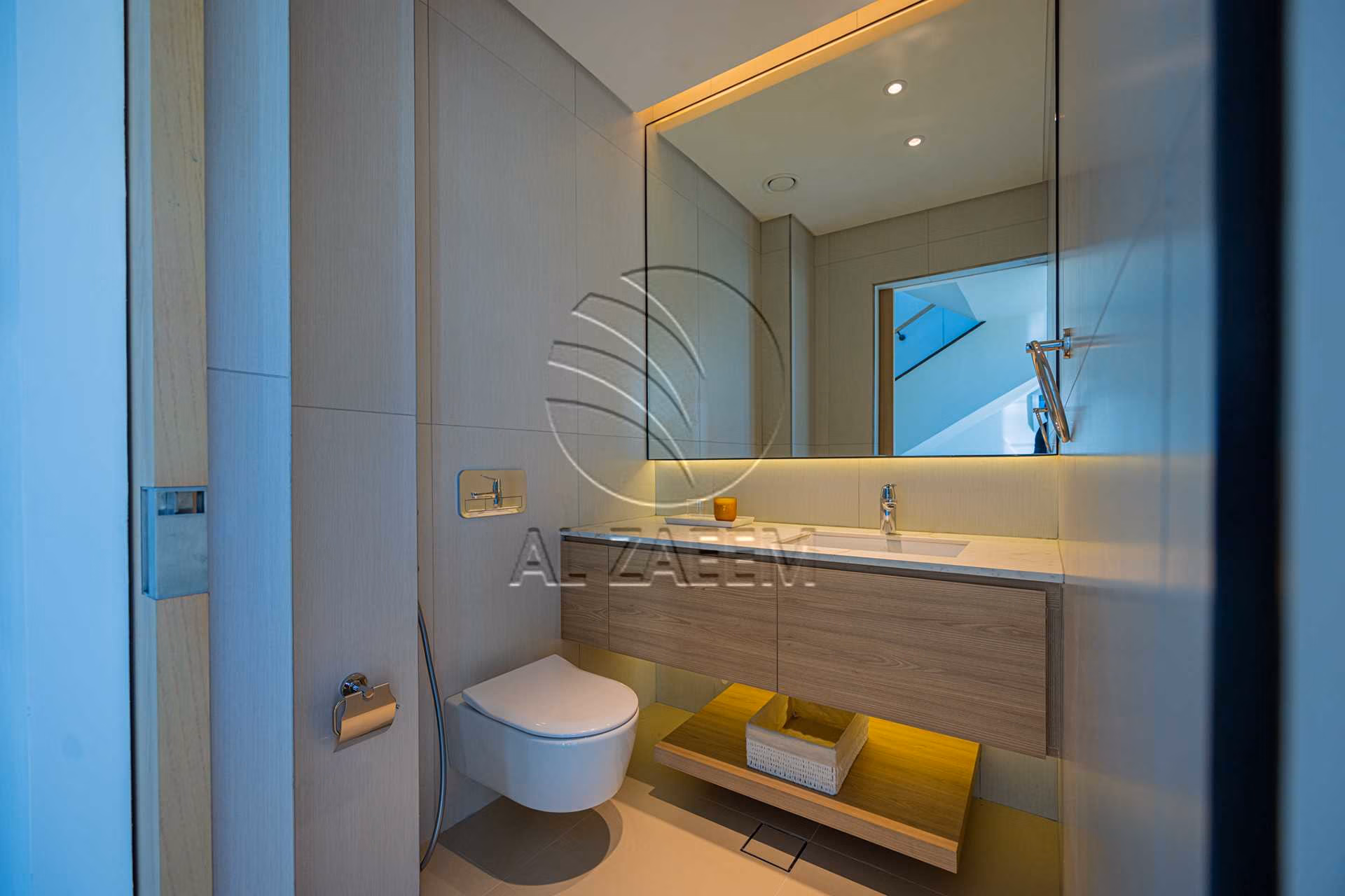 Luxury Living | High Ceiling | Single Row Corner