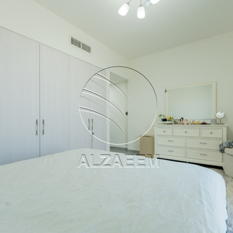VACANT! Corner | Single Row | Fully Furnished
