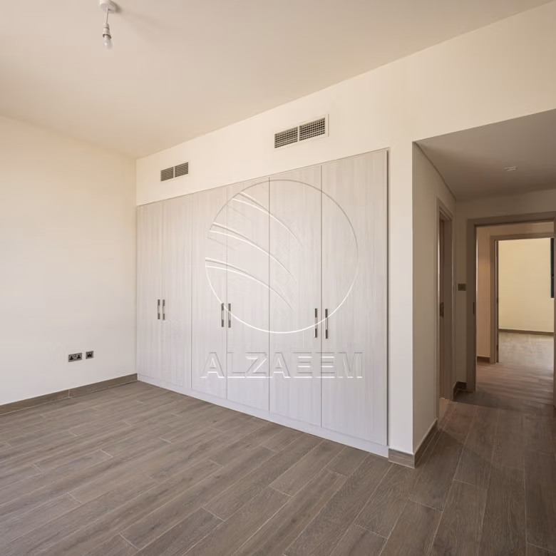 √VACANT| New Family Home | End Unit√