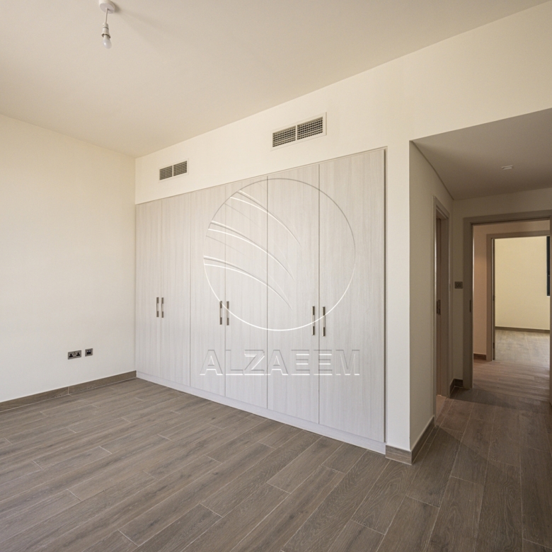 √VACANT| New Family Home | End Unit√