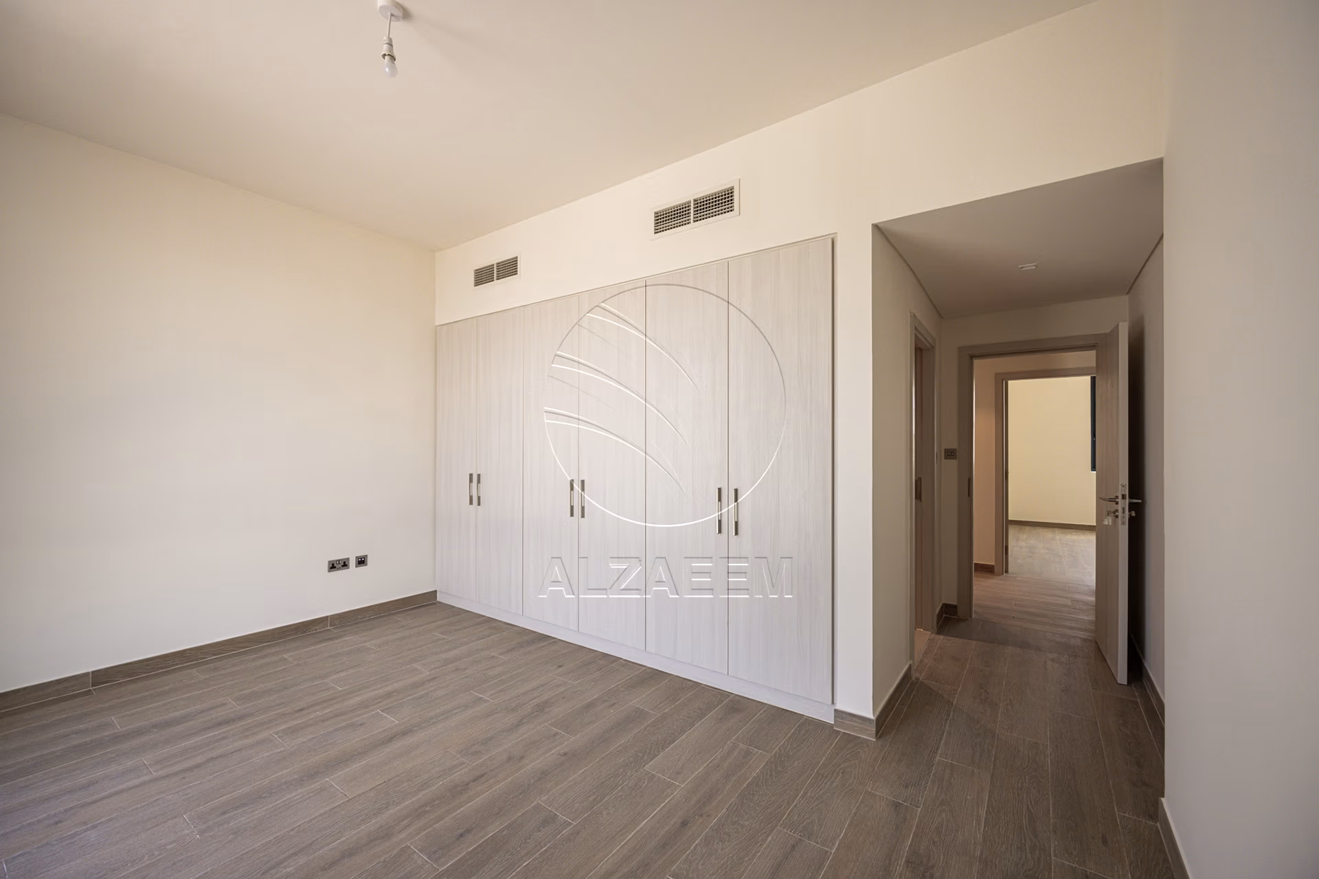 √VACANT| New Family Home | End Unit√