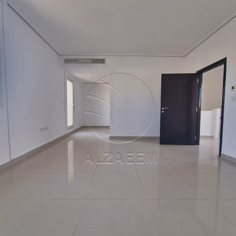 Corner Villa + Private Pool! End Use or Investment