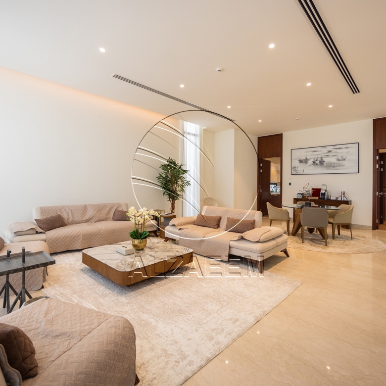√CORNER 5BR Villa with Pool | Landscaped Garden√