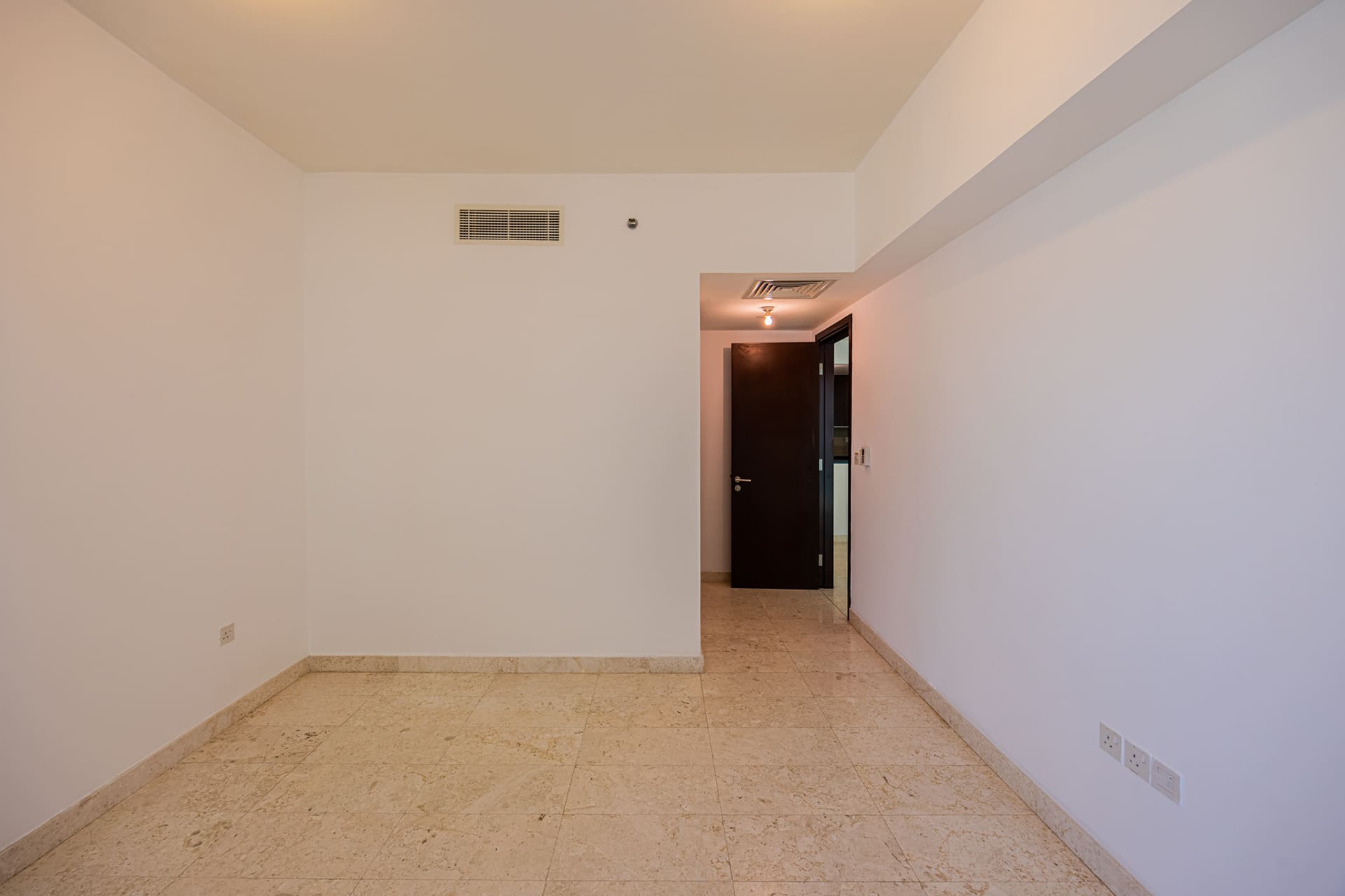 √High Floor | Balcony | Pool and Partial Sea View√