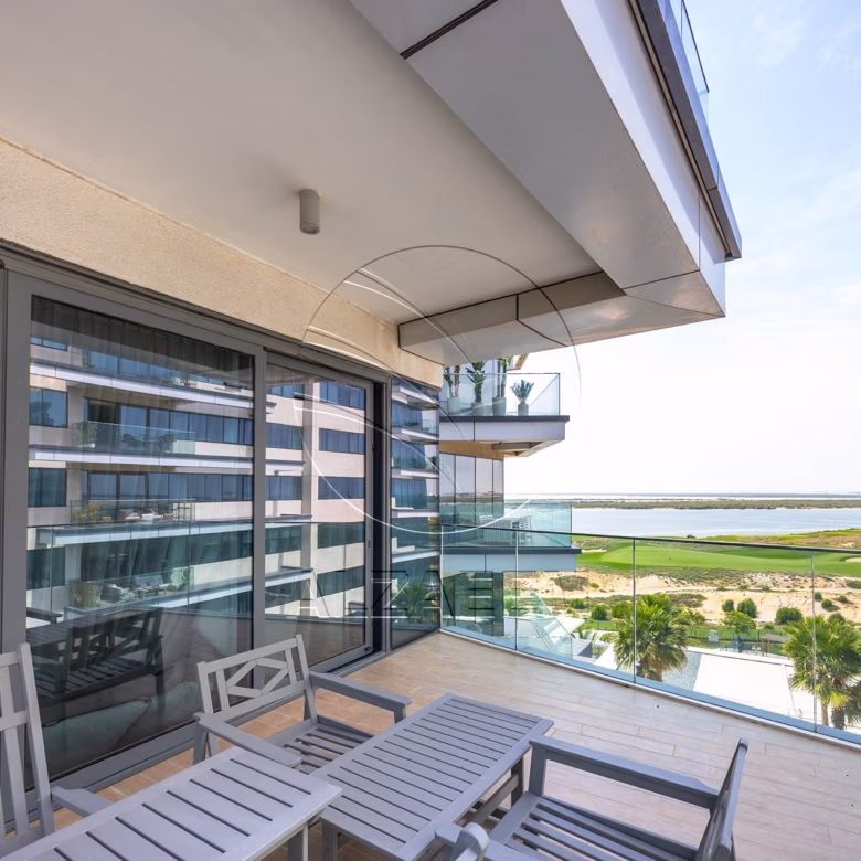 CORNER- 2+Maid | Golf Course View | VACANT