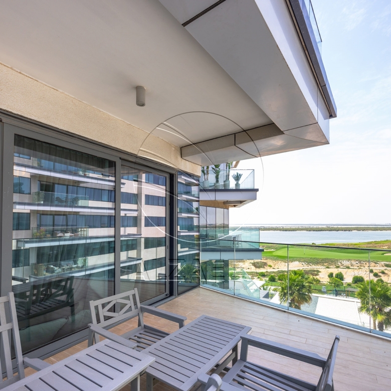 CORNER- 2+Maid | Golf Course View | VACANT