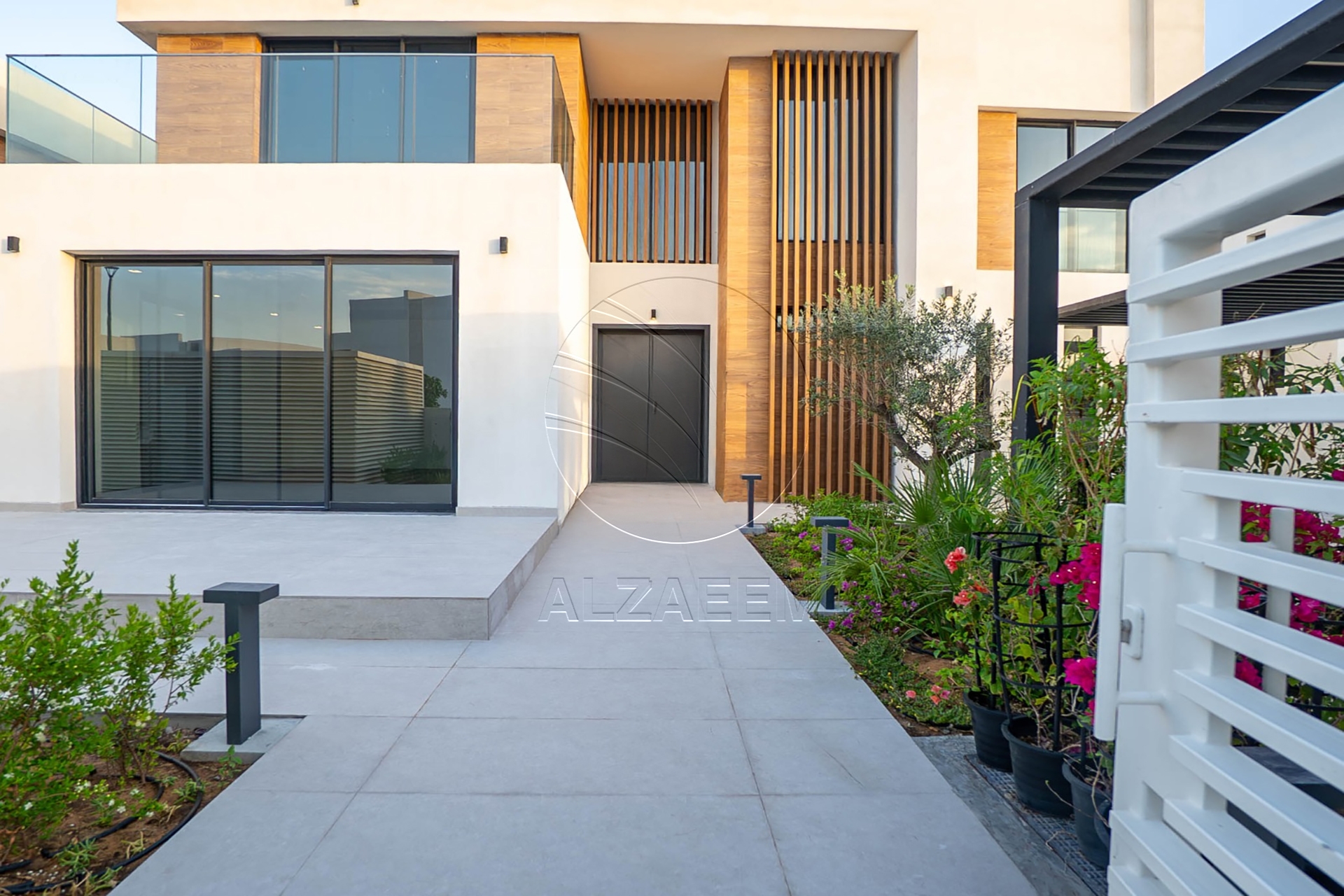 High Quality Upgraded Villa | Single Row | VACANT