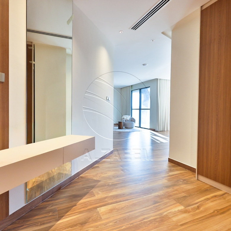 √ Single Row End | High Ceiling | Luxury Living √