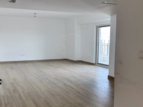 √ VACANT! High Level + Corner Unit | 3 Payments √