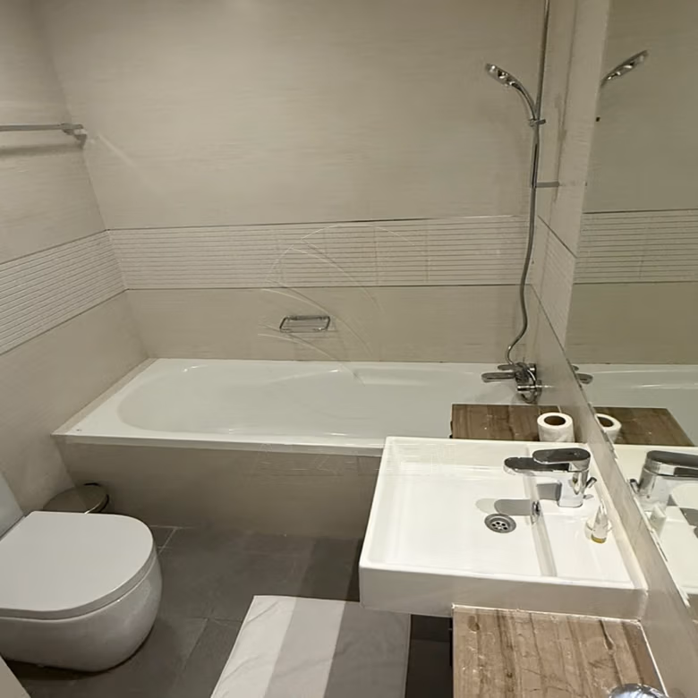 LUXURIOUSLY FURNISHED! Vacant | Up to 3 Payments