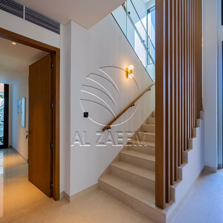 √1005 Sqm Plot! High Ceiling | Single Row Corner √