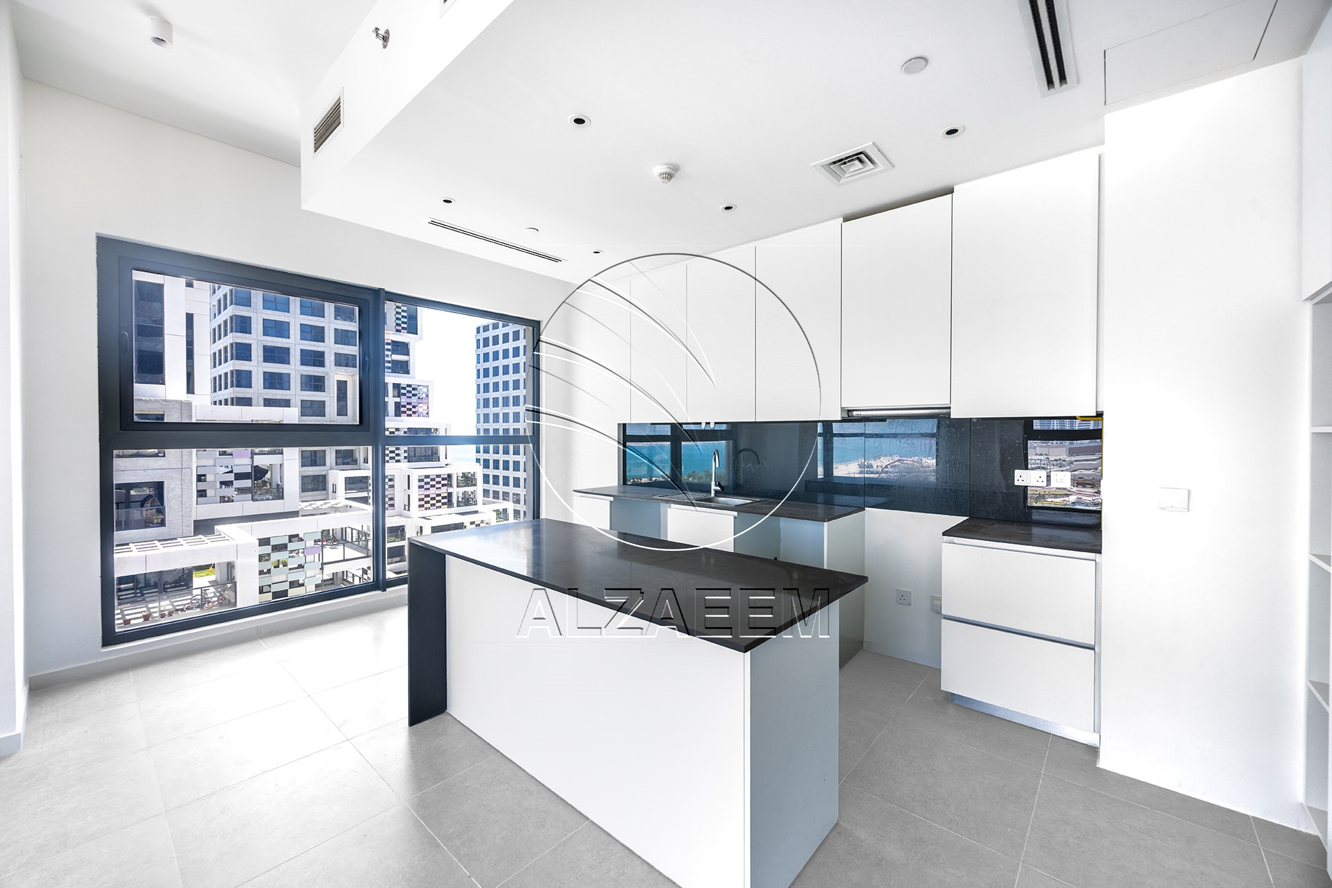Vacant High Level Unit with Partial Sea View