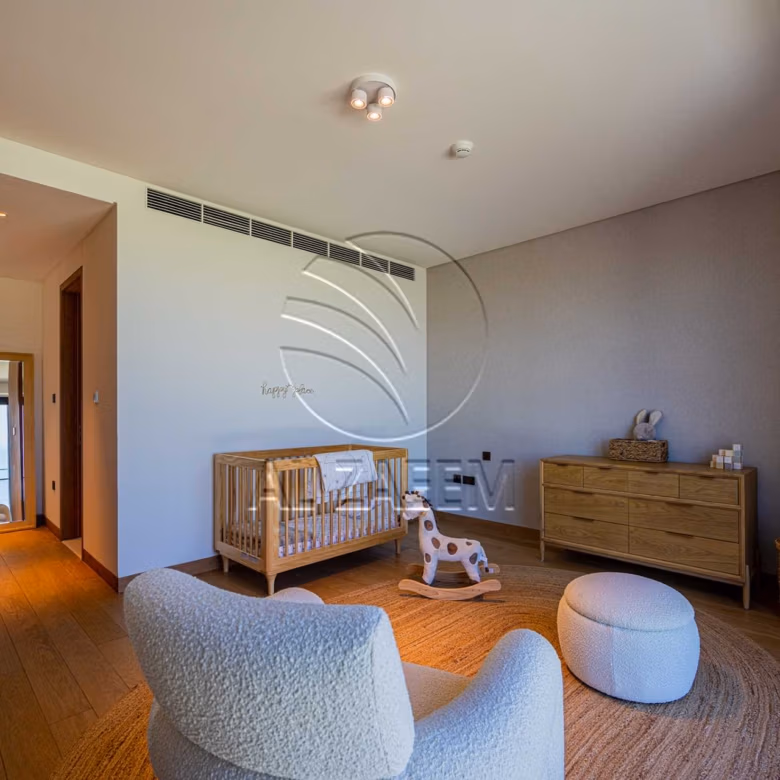√1005 Sqm Plot! High Ceiling | Single Row Corner √
