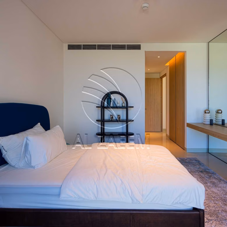 Luxury Living | High Ceiling | Single Row Corner