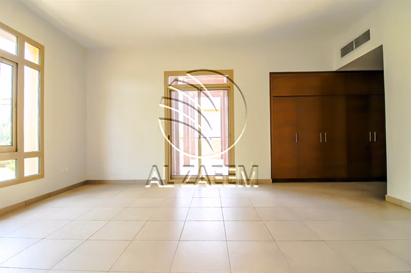 VACANT! Spacious Layout | Double row middle