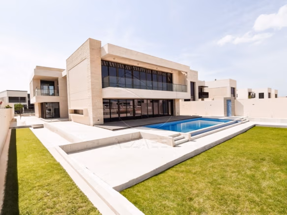 Single Row | Private Pool | Overlooking the Garden