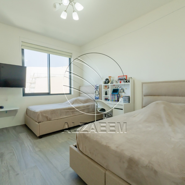 VACANT! Corner | Single Row | Fully Furnished
