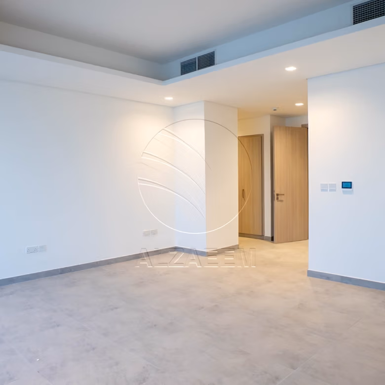 High Quality Upgraded Villa | Single Row | VACANT