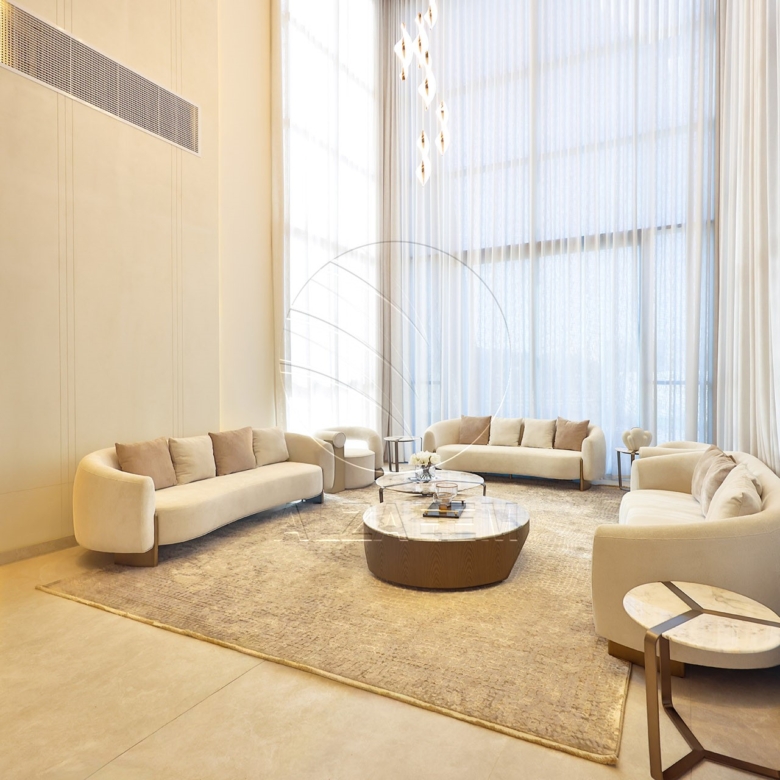 √ Single Row End | High Ceiling | Luxury Living √