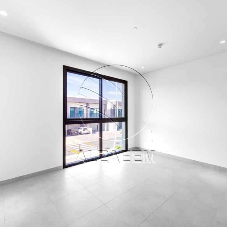√Corner Unit | Double Row | Move-in Ready√