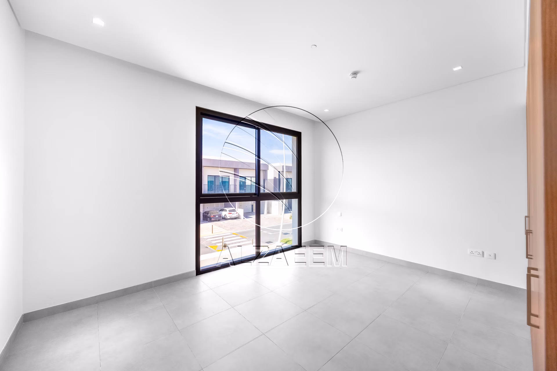 √Corner Unit | Double Row | Move-in Ready√