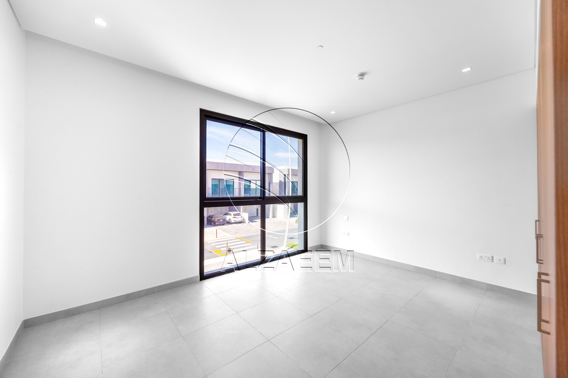 √Corner Unit | Double Row | Move-in Ready√