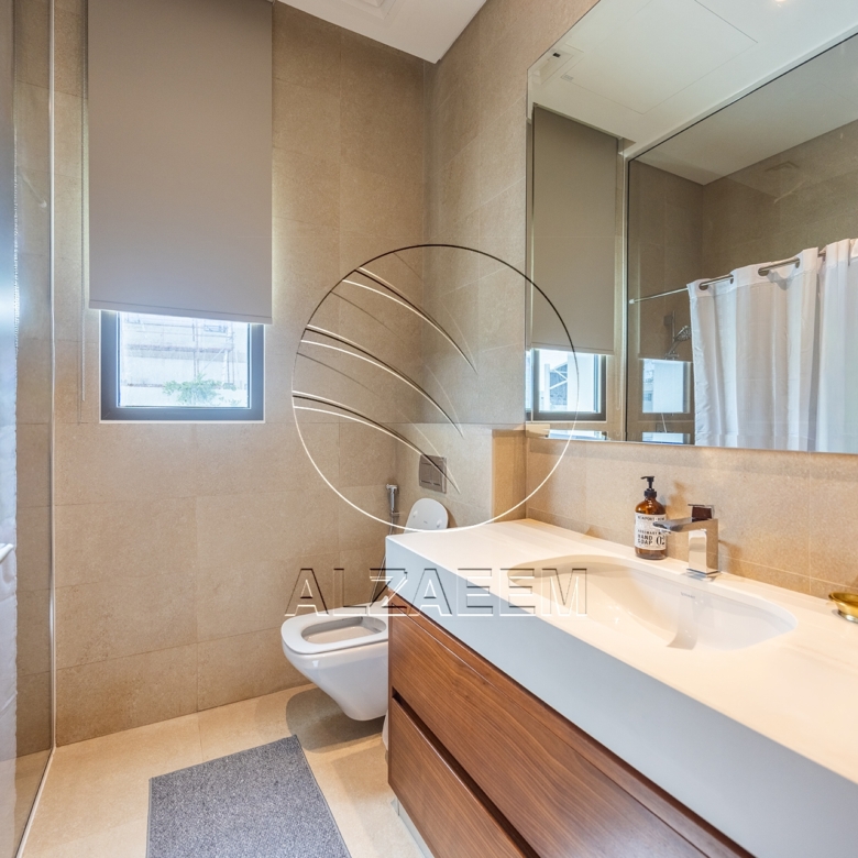 √CORNER 5BR Villa with Pool | Landscaped Garden√