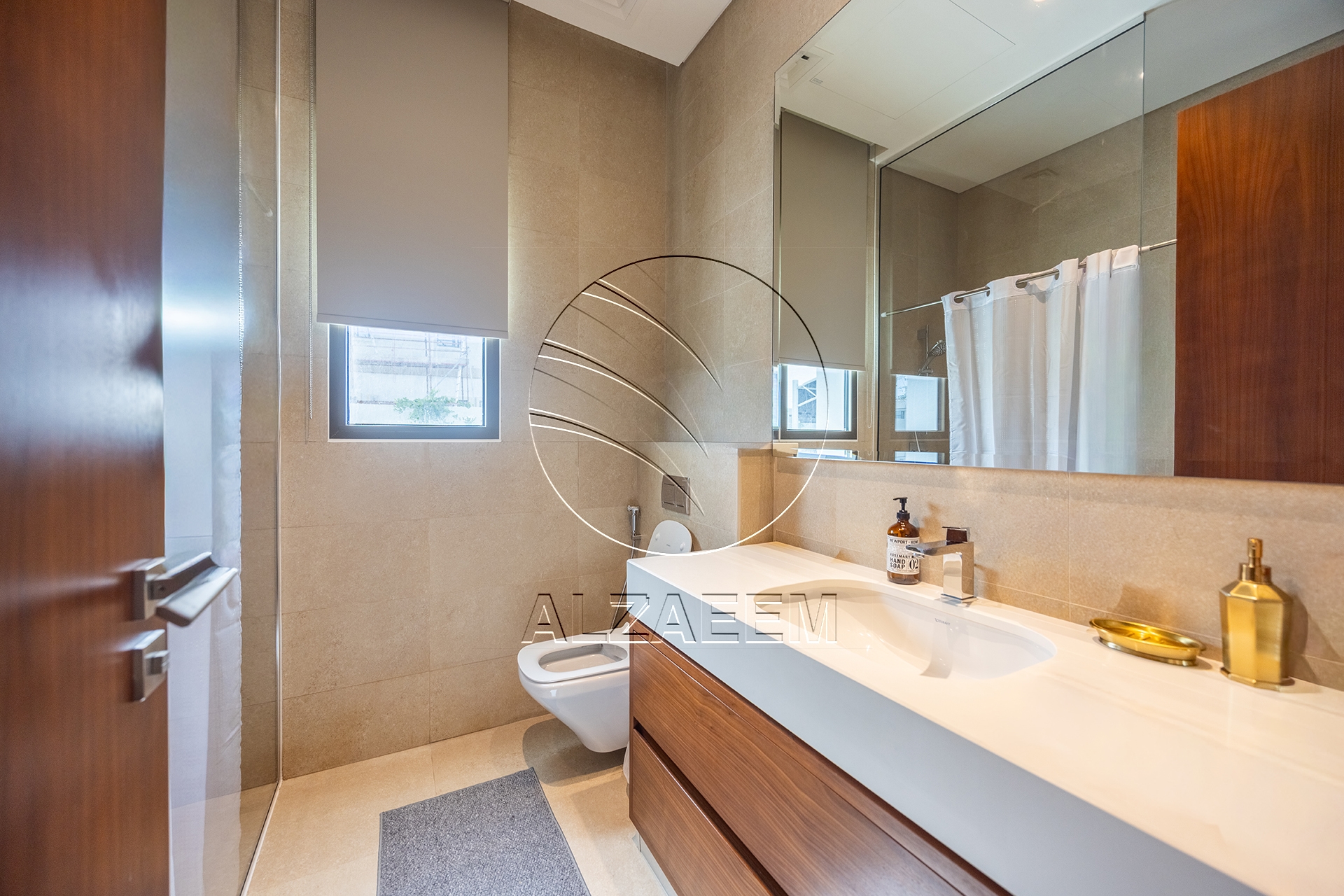 √CORNER 5BR Villa with Pool | Landscaped Garden√