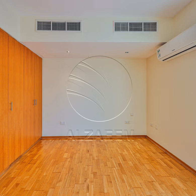√ Private Pool | Type A | Tenanted | CORNER √