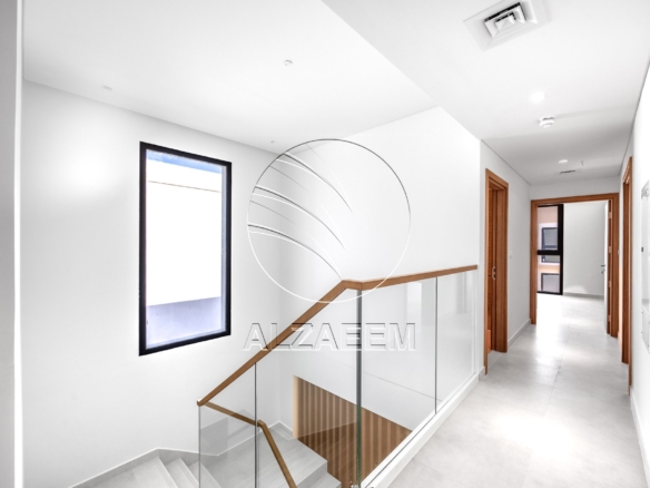 √Corner Unit | Double Row | Move-in Ready√
