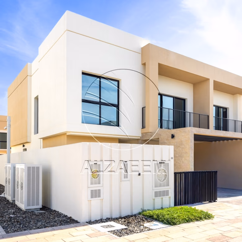 √Corner Unit | Double Row | Move-in Ready√