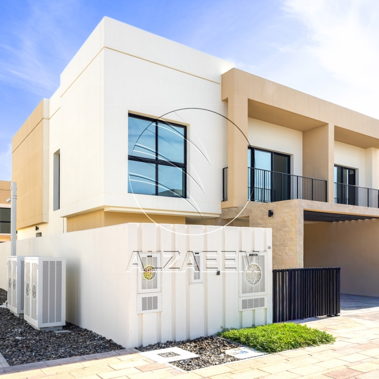 √Corner Unit | Double Row | Move-in Ready√