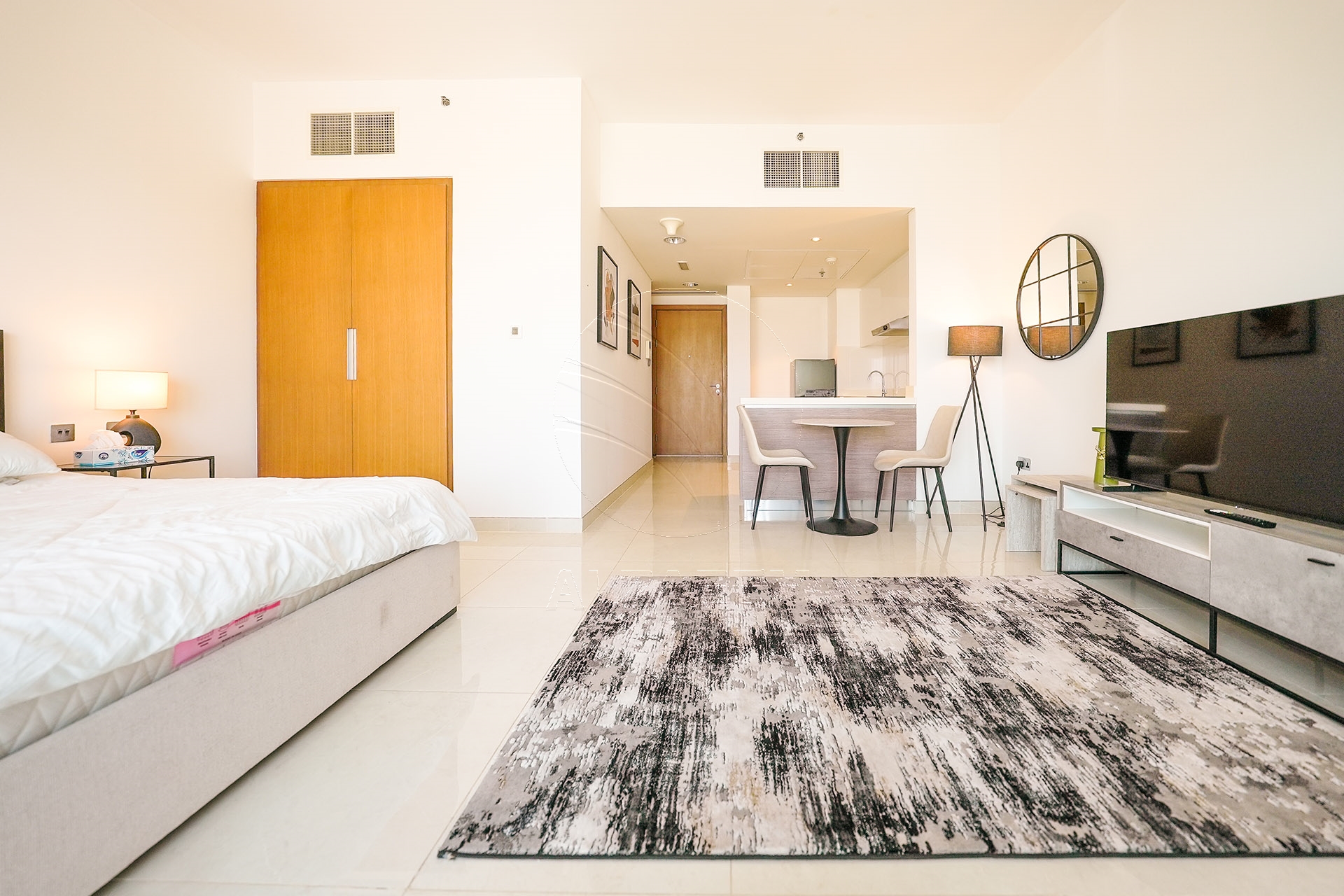 FURNISHED High Lvl Partial Canal View! 4 Payments