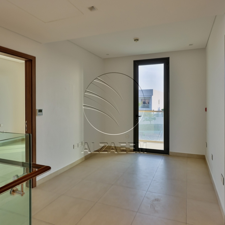 Single Row Corner | Ready to Move | PRIME LOCATION