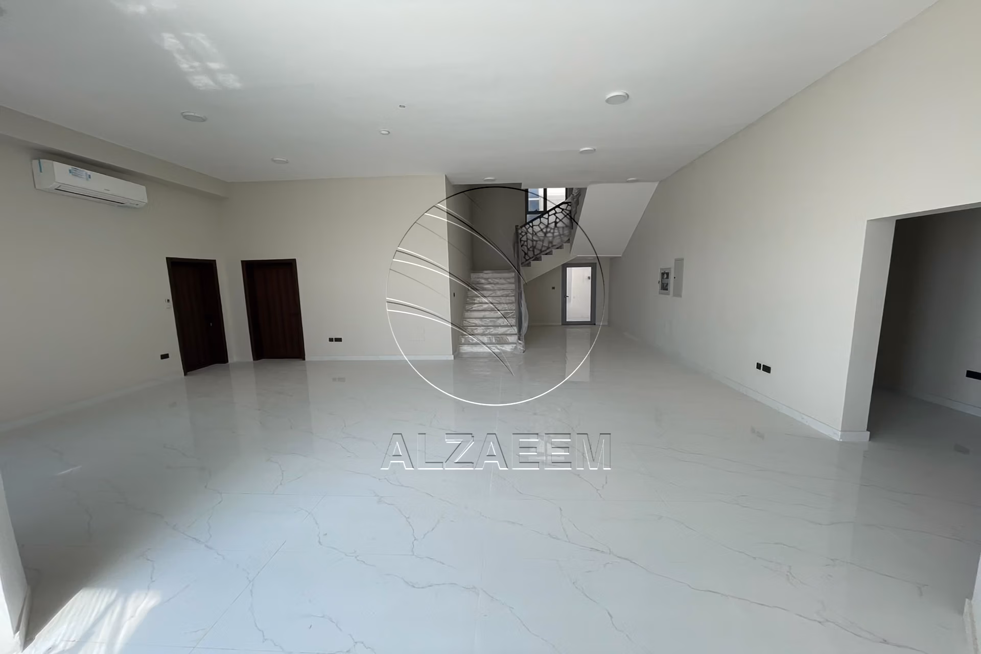 √ Mixed Use Villa | 5 Master Bedrooms | Majlis √